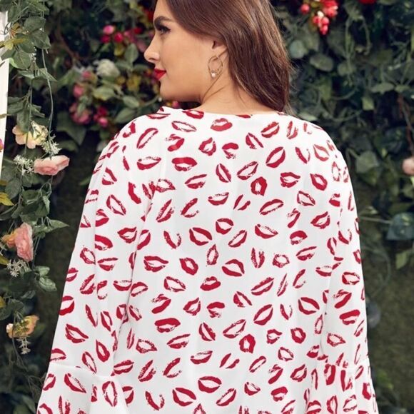 Shein very nice white blouse with red lipstick print! Bell sleeves too. New - Picture 4 of 9